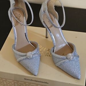 Badgley Mischka Women's Silver Glitter Heels